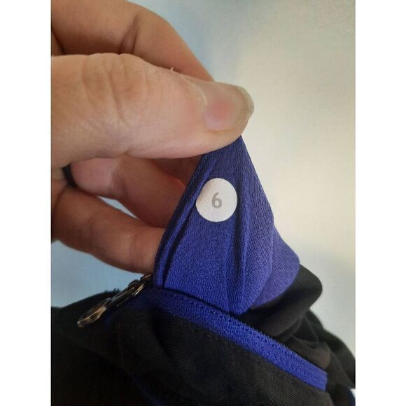 Lululemon Passion Crop II Prisma Embossed Black / Black Size 6 - Picture 5 of 5